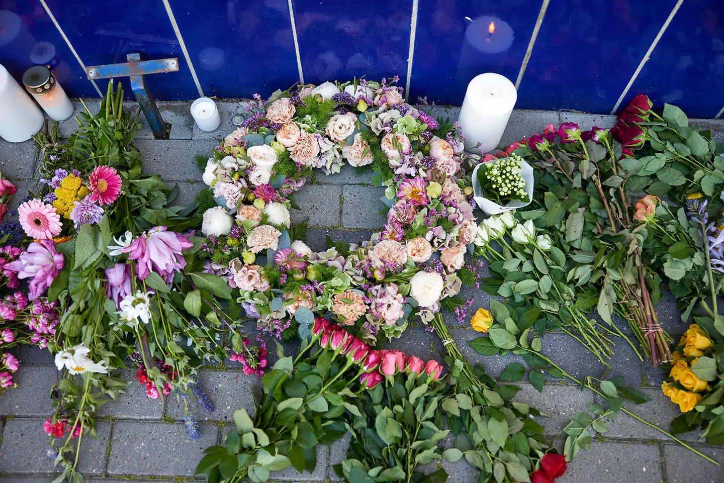 Bloster foran Tivoli Friheden i Aarhus fredag den 15. juli 2022. I går torsdag mistede en 14 årig pige livet og en 13 årig dreng kom til skade i forlystelsen Cobraen.. (Foto: Mikkel Berg Pedersen/Ritzau Scanpix)