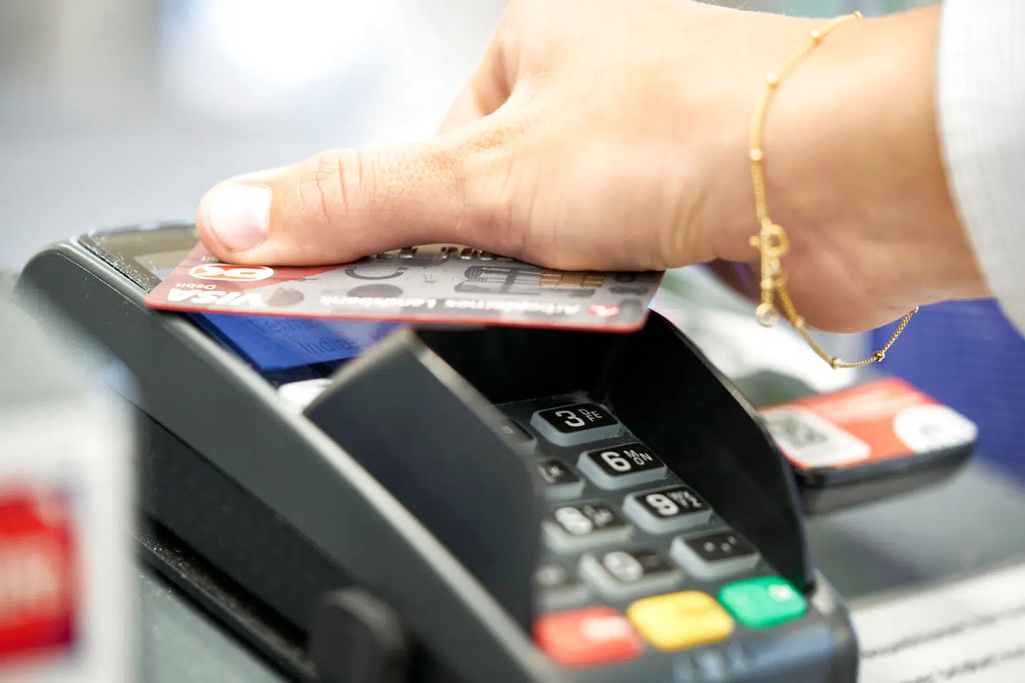 Den almindelige dansker er ikke alene. Det er nemlig også blevet dyrere at drive virksomhed, skriver Jannock Nytoft.