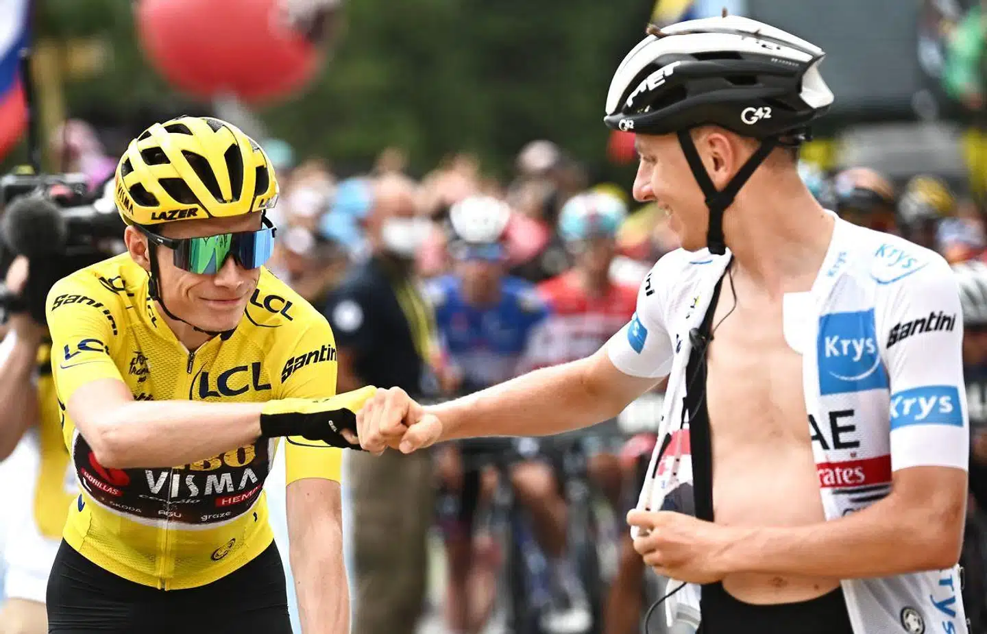 Danske Jonas Vingegaard forsvarede torsdag sin gule førertrøje i Tour de France.
