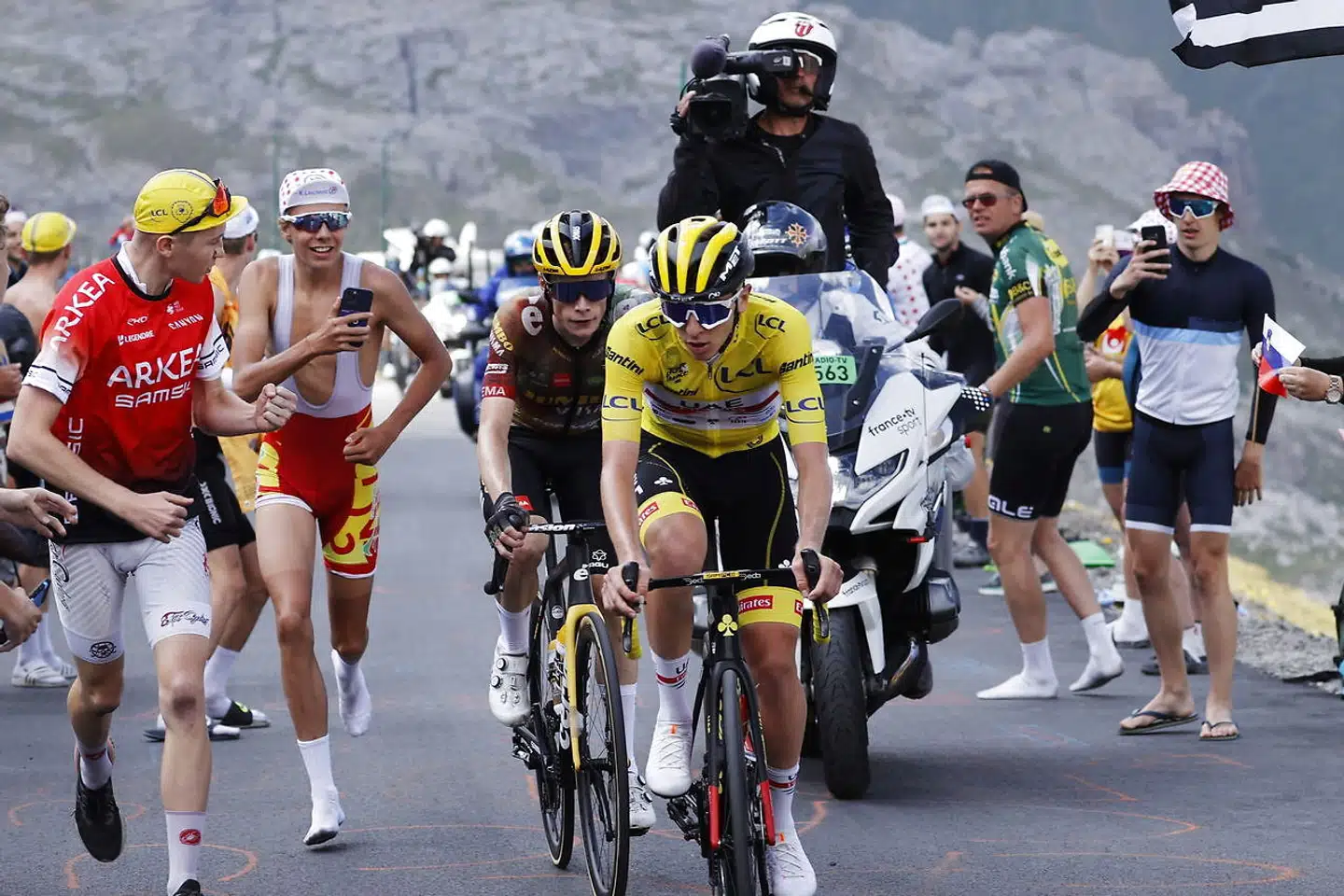Jonas Vingegaard var allerede snublende tæt på løbets første sejr, da han var i direkte duel med Tadej Pogacar ved målstregen på Tourens syvende etape.