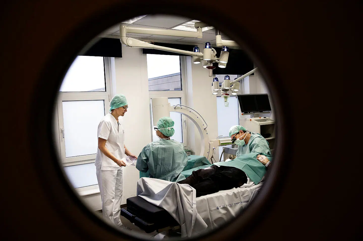 »Sagt helt firkantet betyder udviklingen, at vi bliver stadig færre til at tage os af de mest krævende og syge patienter, mens der bliver stadig flere til af tage sig af de simple forløb. Det er selvsagt uholdbart,« skriver Ida Donkin.