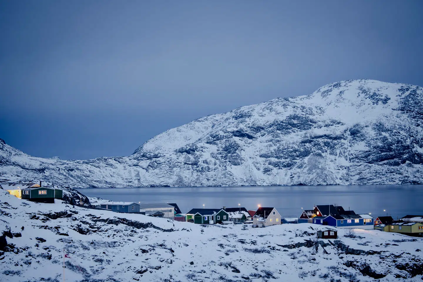 Kvanefjeld, der hedder Kuannersuit på grønlandsk, er centrum i en betændt sag om milliarder mellem et australsk mineselskab på den ene side og Danmark og Grønland på den anden.