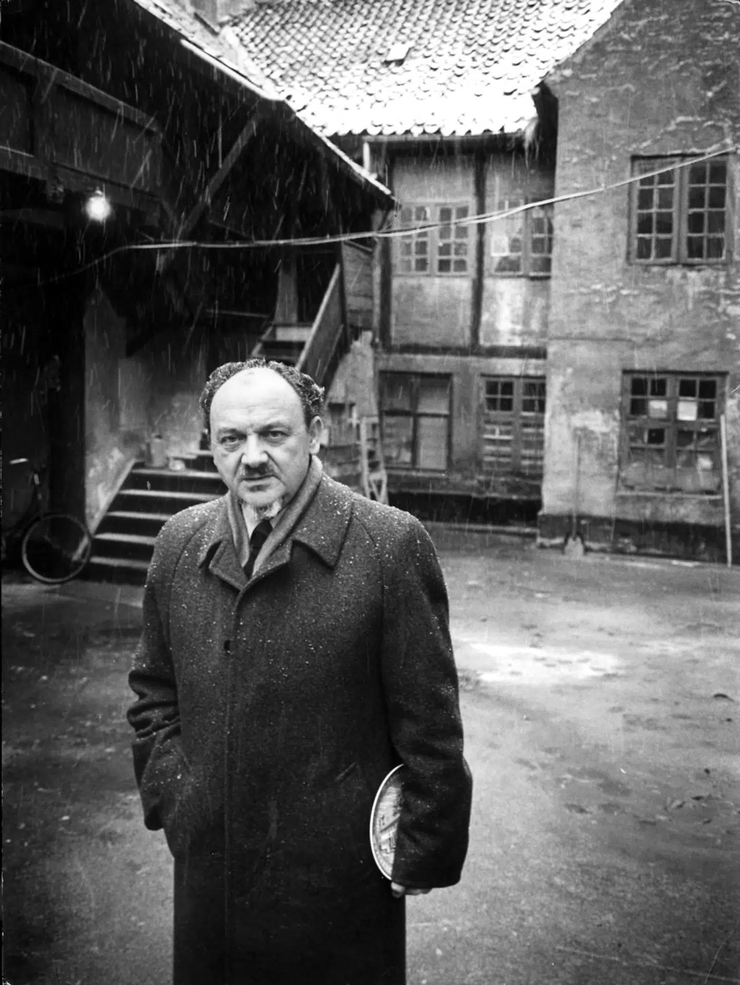 Anker Jørgensen i sin barndomsgård i Bådsmandsstræde.