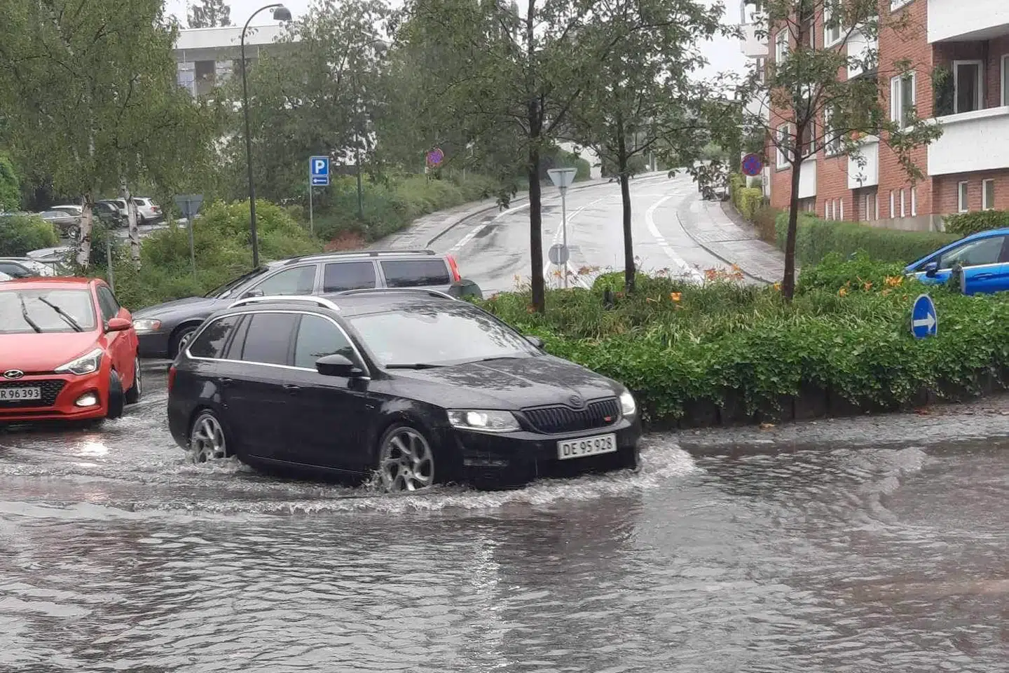 Flere borgere i Holte oplever problemer med oversvømmelser.
