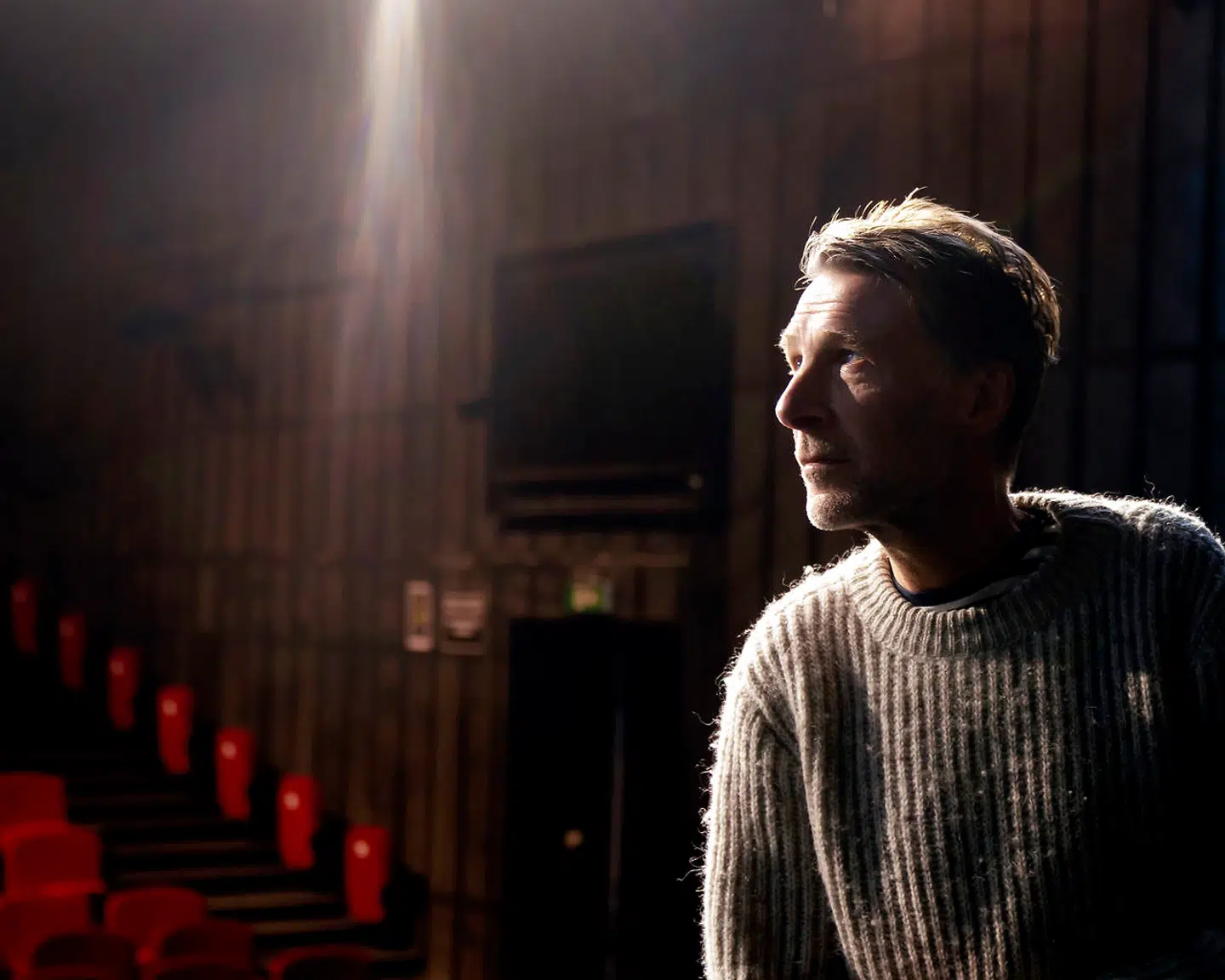 Jon Stephensen har anlagt sag mod Aveny-T som følge af, at teatret efter hans opfattelse har krænket forskelsbehandlingsloven. Nu viser en aktindsigt, at teatret står over for store problemer.