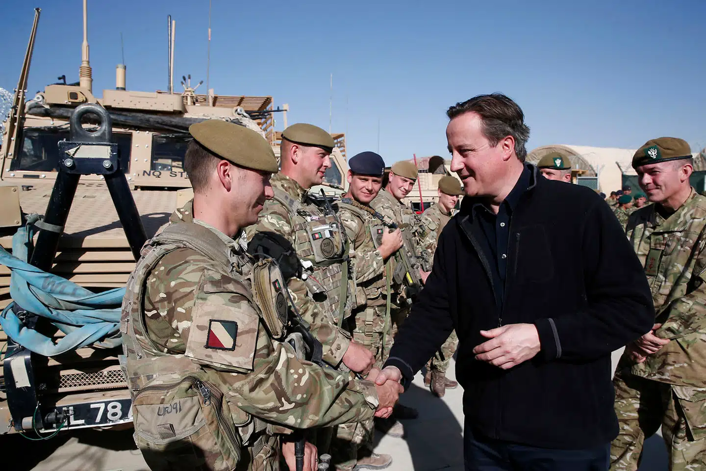 Arkivfoto: Soldater fra den britiske specialstyrke SAS beskyldes for gentagne gange at have dræbt tilfangetagne og ubevæbnede mænd under operationer i Afghanistan. Britiske soldater udstationeret i Helmand i Afghanistan i december 2013 fik besøg af den daværende britiske premierminister, David Cameron.