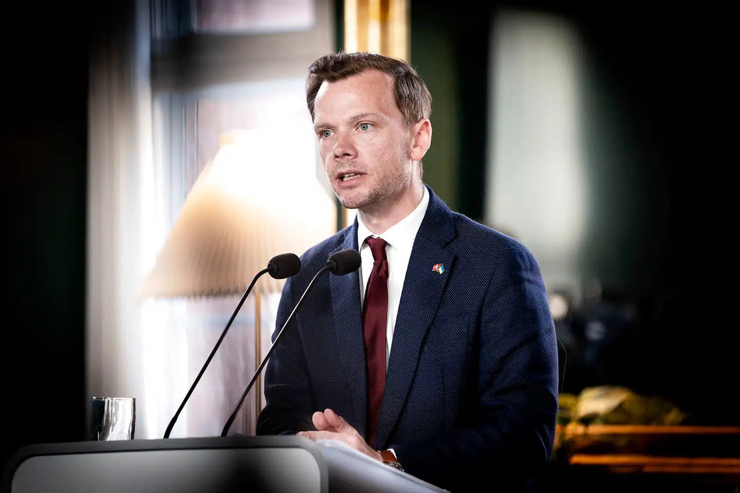 »Det kan lyde tiltalende, men den nye kontanthjælpsaftale indebærer en stor risiko for lavindkomstfælder, hvor kontanthjælpsmodtagere holdes på kontanthjælp suppleret med lidt småjobs,« skriver Mads Lundby Hansen.