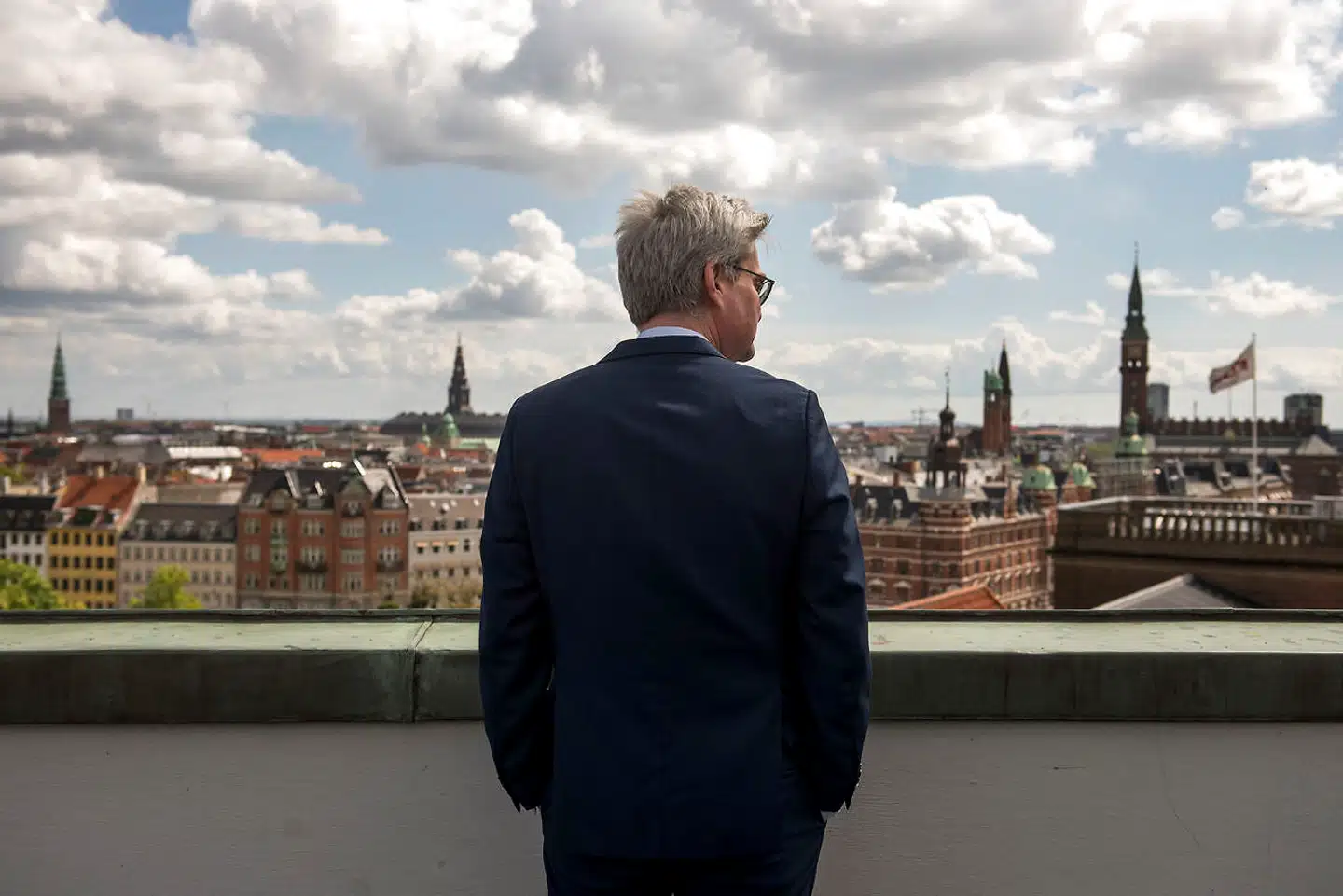 »Demokratierne skal regenereres. Når den slags sker, er der en åbenlys risiko for, at det går galt. At mørket vinder.«