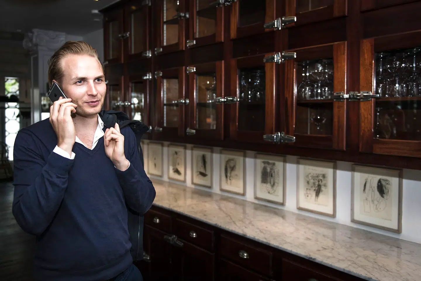 »Min mor var oprigtigt bange for, at hun skulle over og hente mig på et hospital et sted, fordi jeg var så træt. Jeg var fuldstændig udkørt,« fortæller en tidligere praktikant om sin tid i en af Mads Faurholts virksomheder.