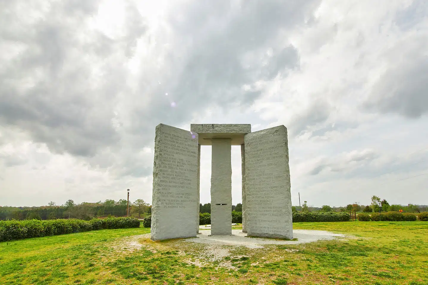 Op mod 20.000 besøgte årligt Georgia Guidestones, der blev opført i 1979.