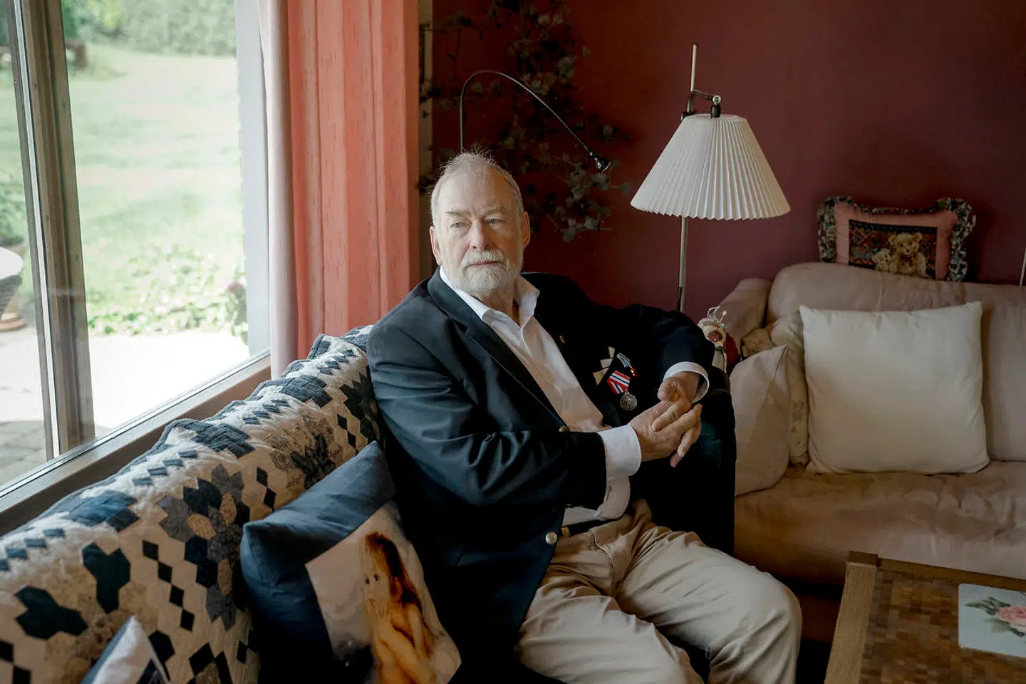 Dines Bogø er samler. Hans store samling af vidnesbyrd fra Anden Verdenskrig har været til stor hjælp for en række historikere.