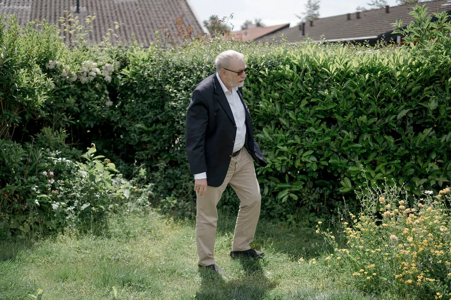 Dines Bogø er tiltrukket af sager, der er mystiske og uløste. Som for eksempel sagen om Ketty Semler under besættelsestiden og dobbeltmordet i 1948 på ægteparret Jacobsen.