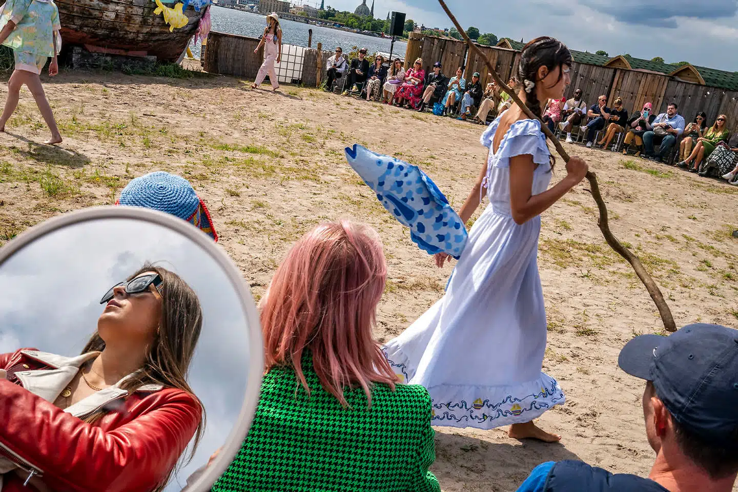 »Copenhagen Fashion Week er et godt eksempel på et event, der både har erhvervs-, branche- og publikumsrettede aktiviteter og samtidig en stor international appel,« skriver indlæggets forfattere.