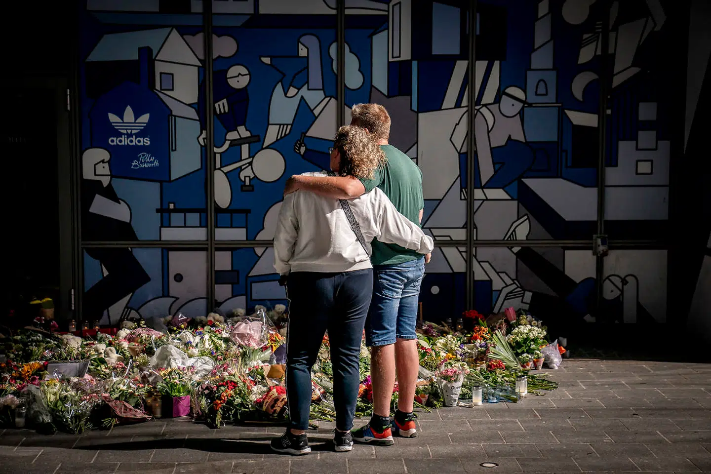 Region Hovedstaden og Sundhedsministeriet har sat gang i en »tilbundsgående faglig afdækning« af den formodede gerningsmands forløb i psykiatrien forud for skudangrebet i søndags. Nu efterspørges der også undersøgelser i flere kommuner.