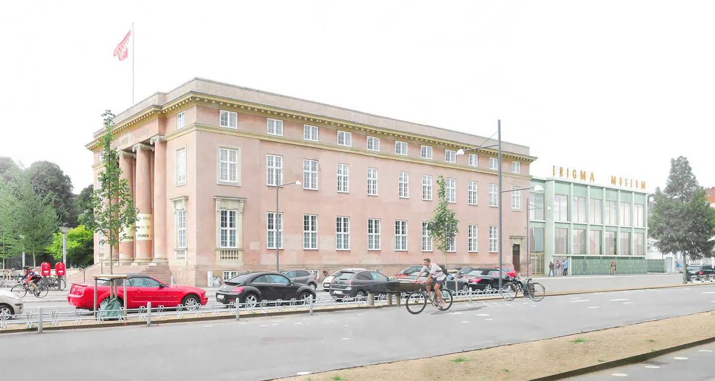 Østerbro Posthus ved Trianglen i København er snart færdigrenoveret og ombygget til det nye moderne museum for post, tele og kommunikation, ENIGMA. Illustrationen viser, hvordan bygningen vil tage sig ud, når ombygningen er færdig.