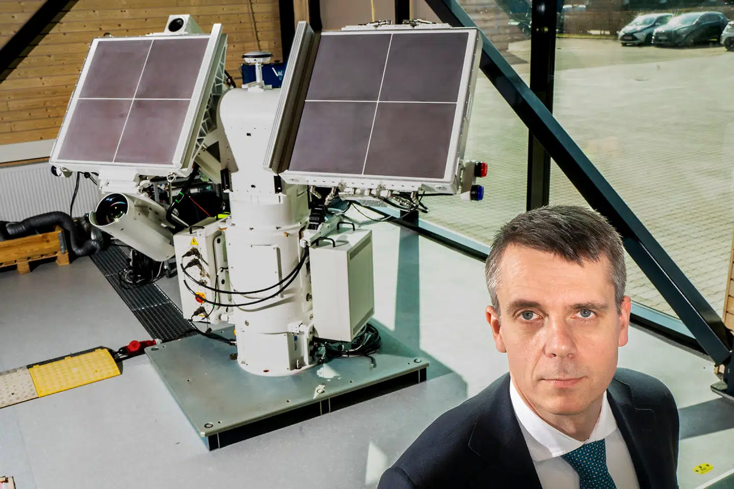 Norske Frode Scott Nielsen overtog ved årsskiftet ledelsen af den danske storproducent af avancerede radarer, Weibel Scientific i Allerød, og han står nu med opgaven at nå en omsætning på en milliard kroner om nogle år og samtidig næsten fordoble medarbejdertallet, nu hvor arbejdsfeltet udvides til opsporing af droner.