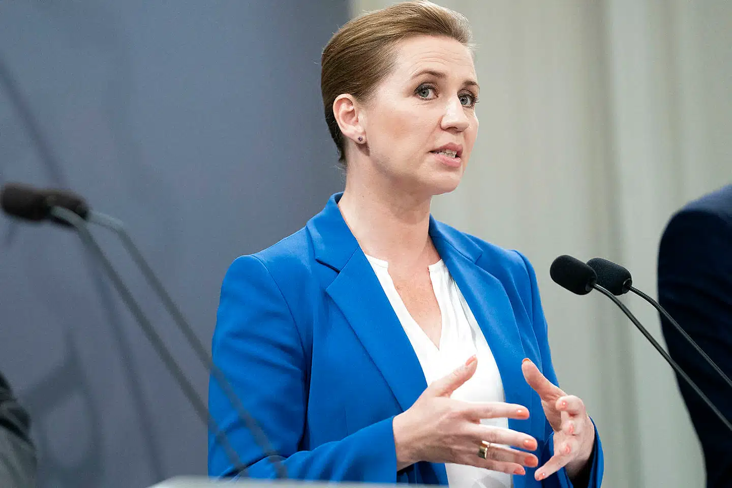 Statsminister Mette Frederiksen ved pressemødet i fredags, hvor hun fortalte om baggrunden for den skelsættende beslutning om at aflive alle mink. Regeringen havde intet andet valg, efter at SSI havde udarbejdet en risikovurdering om fortsat minksmitte og frygt for, at vacciner kunne påvirkes af nye minkvarianter.