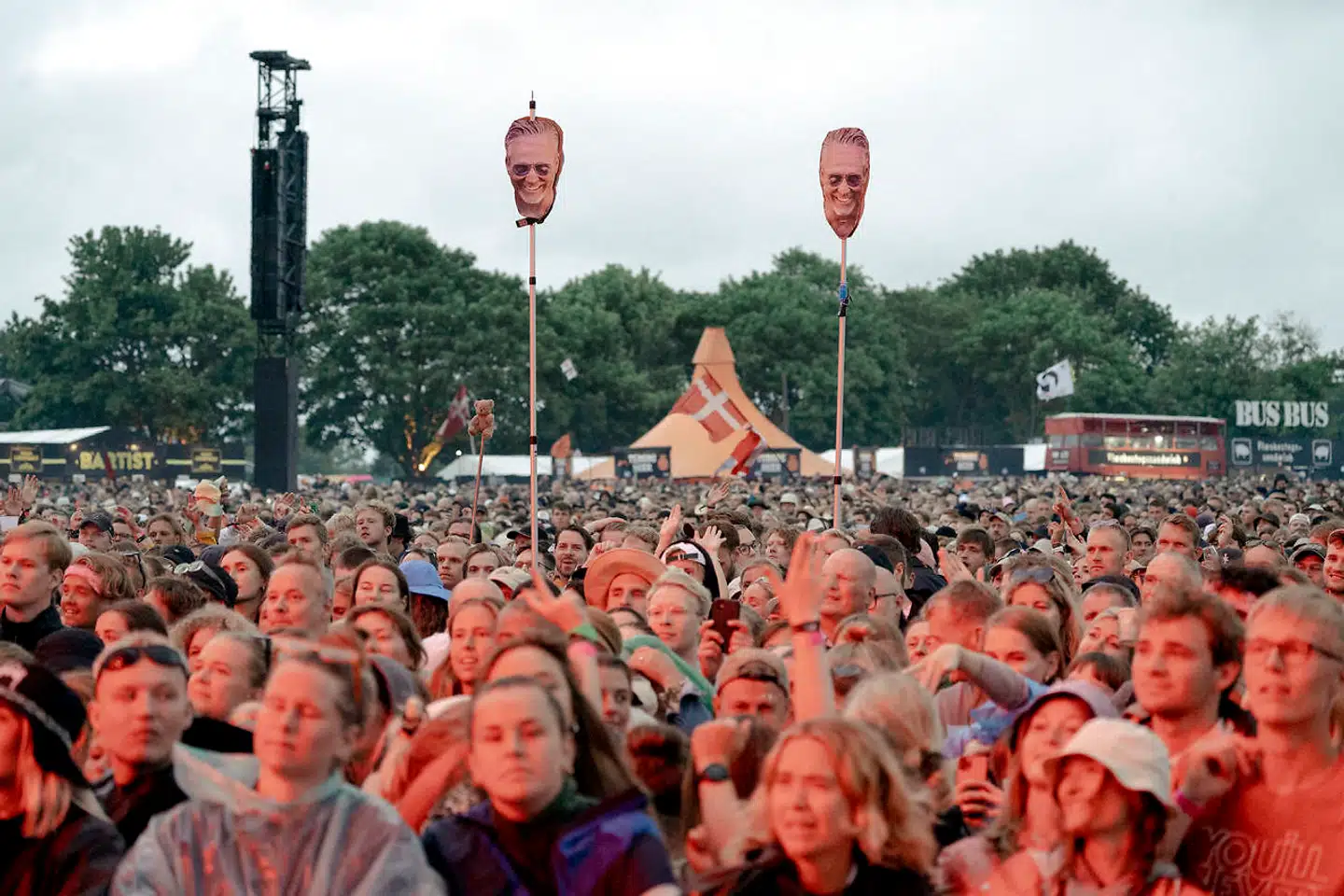 Koncert med Thomas Helmig på Orange Scene på Roskilde Festival 2022.