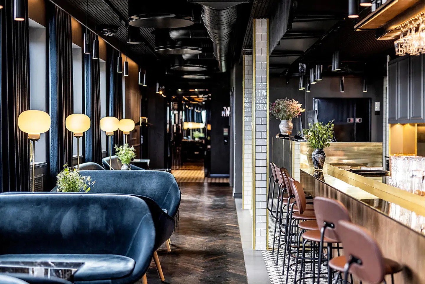 Baren holder åbent hele året, og man kan sidde indenfor, hvis det regner.