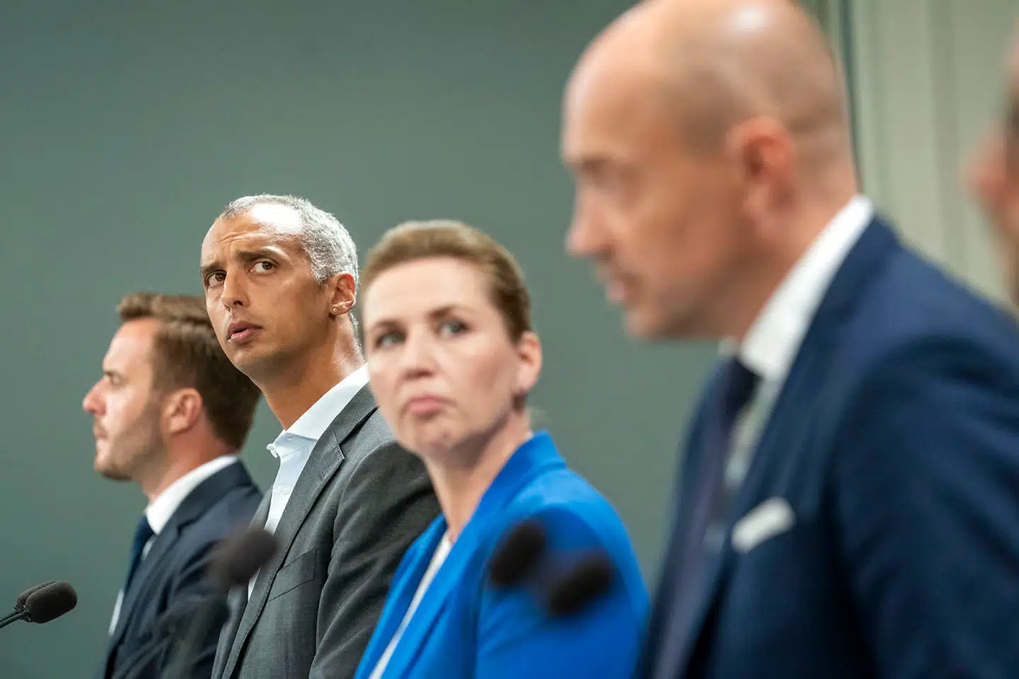 Statsminister Mette Frederiksen holder pressemøde i Statsministeriet dagen efter minkkommissionens konklusioner, fredag den 1. juli 2022. Til stede var Erhvervsminister Simon Kollerup, justitsminister Mattias Tesfaye, statsminister Mette Frederiksen, sundhedsminister Magnus Heunicke og Fødevareminister Rasmus Prehn.