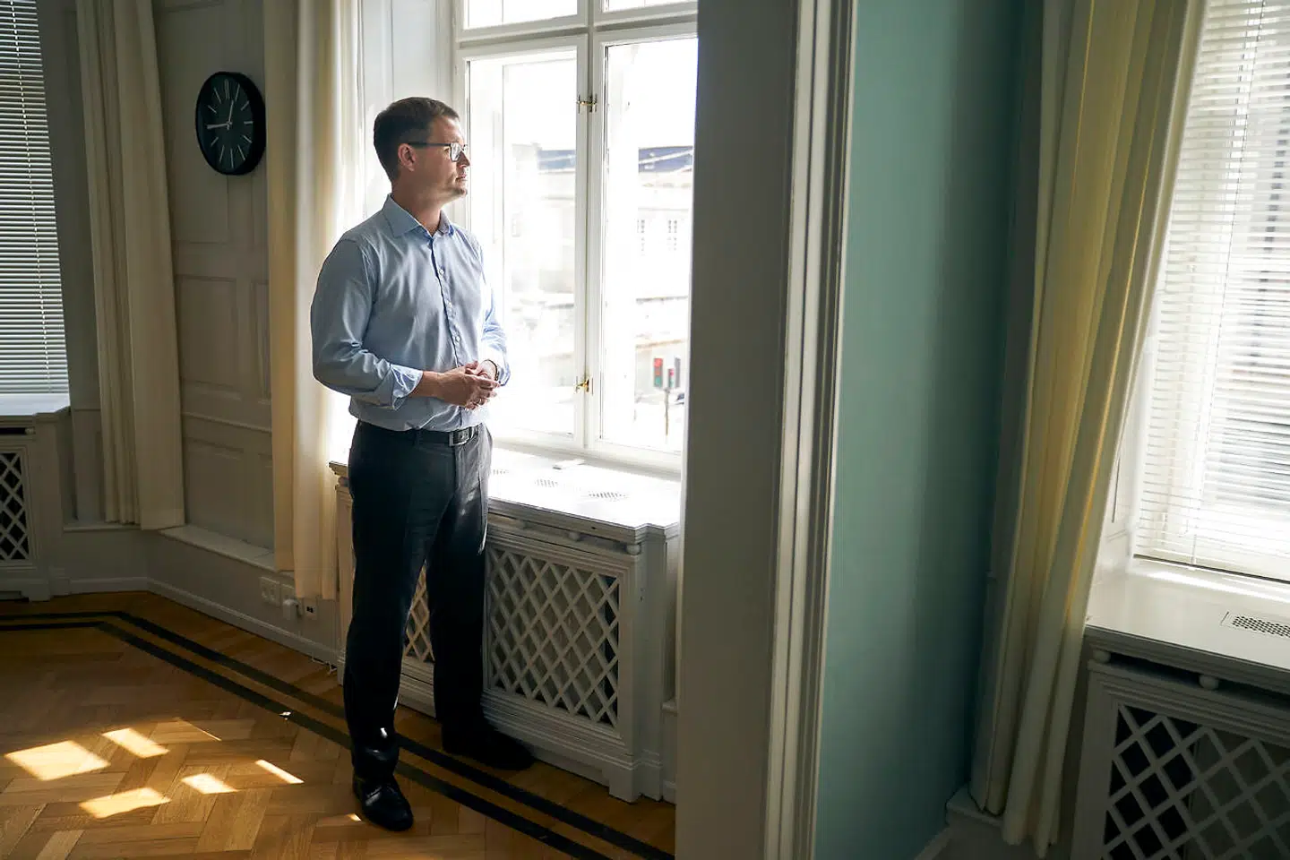 »I forhold til at sikre et billigt alternativ er det klart, at der er foreninger, som har en værdiansættelse, som understøtter det formål, at vi skal kunne tilbyde billige boliger. Men jeg kan jo også se, at rigtig mange andelsboligforeninger er gået over til valuarvurderinger. Og det betyder, at andelsboliger rigtig mange steder i især de store byer er blevet et dyrere alternativ,« siger boligminister Christian Rabjerg Madsen (S).