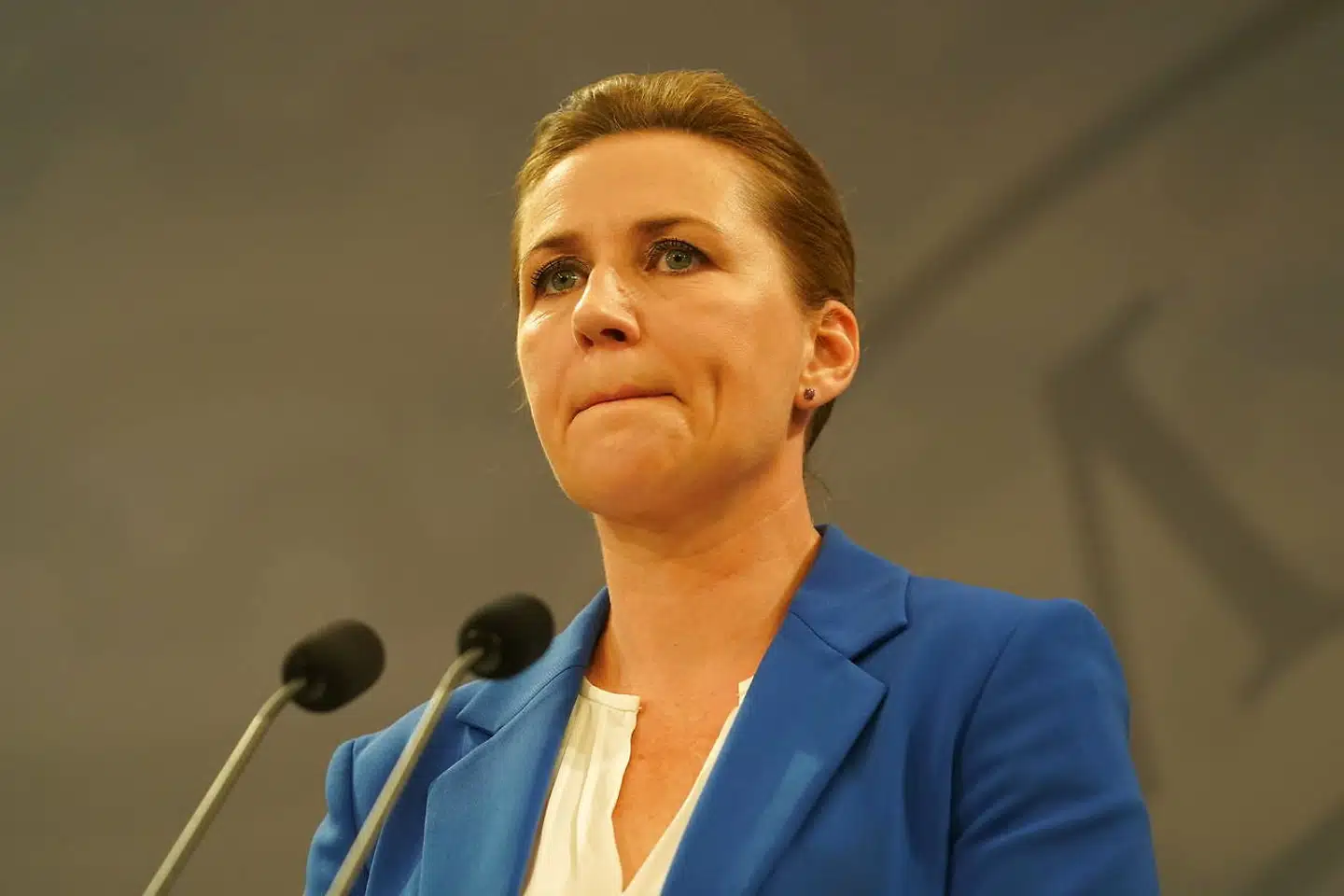 Det var afgørende for statsminister Mette Frederiksens (S) regeringsførelse, at hun fik magten over Statsministeriet. Men med hendes faste hånd om rattet er der samtidig skabt et »ekstremt sårbart system«, hvor der nemt begås fejl, siger professor emeritus Jørgen Grønnegård.