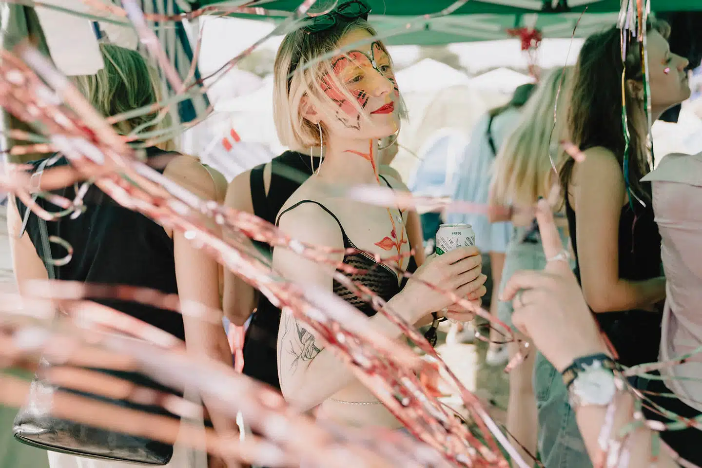 Liva Bjørnung Hasselbalch mener, at den forbedrede kultur både skyldes en generel tendens i samfundet og tiltag, som Roskilde Festival har indført. »Roskilde prøver at indordne nogle ting, vi prøver at tilegne os generelt i samfundet, ved at sætte dem i fokus. Men de prøver også at skubbe til bevægelsen ved selv at tage initiativer. Så det er nok en blanding af begge dele,« siger hun.