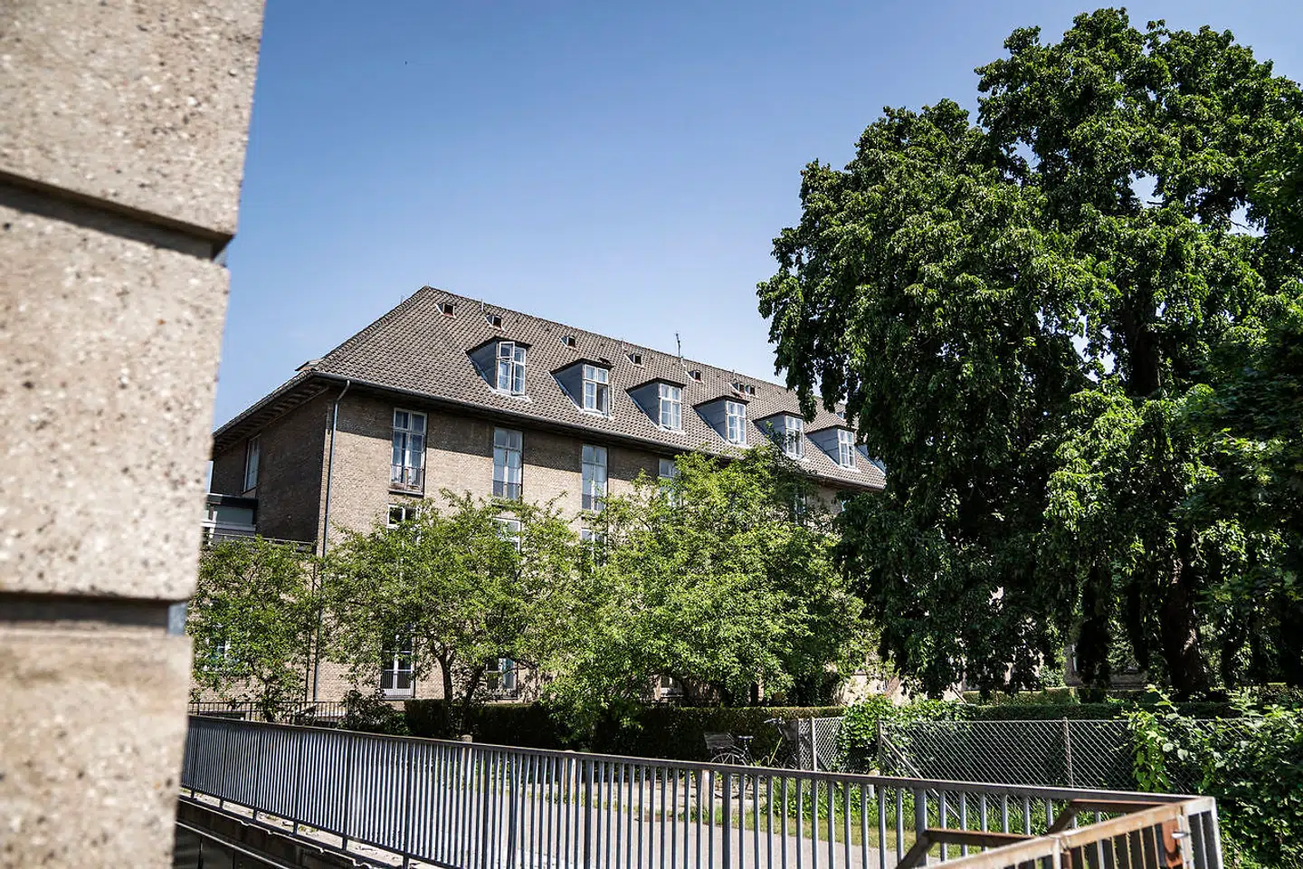 »Man forstår godt, hvorfor de pæne mennesker på Frederiksberg bliver bekymrede, når deres borgmester taler varmt for en almenboligprocent på over 30 i det kommende Hospitals-kvarter,« skriver Nanna Bernth.