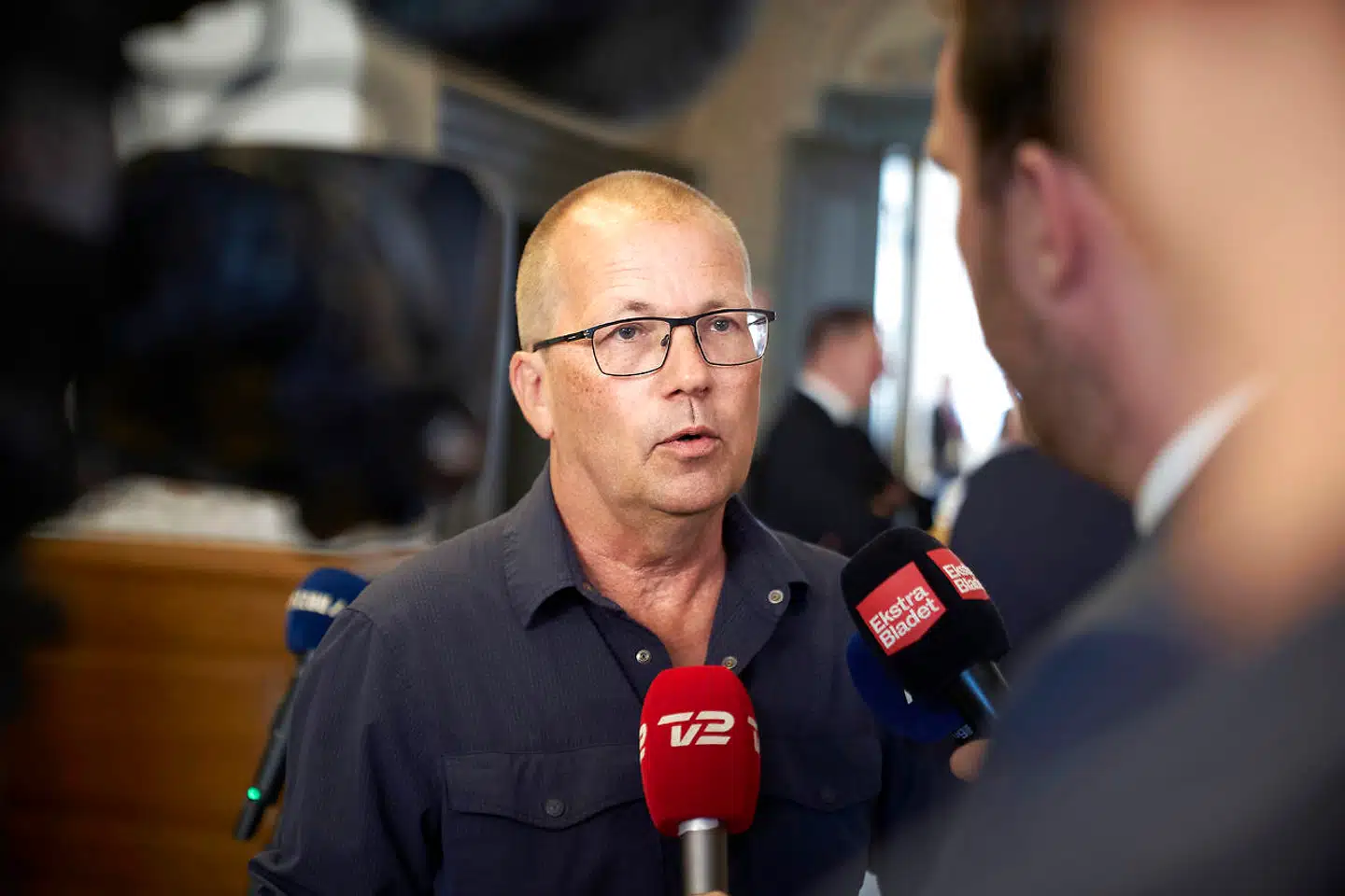 Enhedslistens Peder Hvelplund mener, at den parlamentariske konsekvens af minksagen blev draget, da fødevareminister Mogens Jensen måtte gå af. Samtidig mener Enhedslisten ikke, at der er grundlag for at undersøge nærmere, om der er grundlag for en rigsretssag.