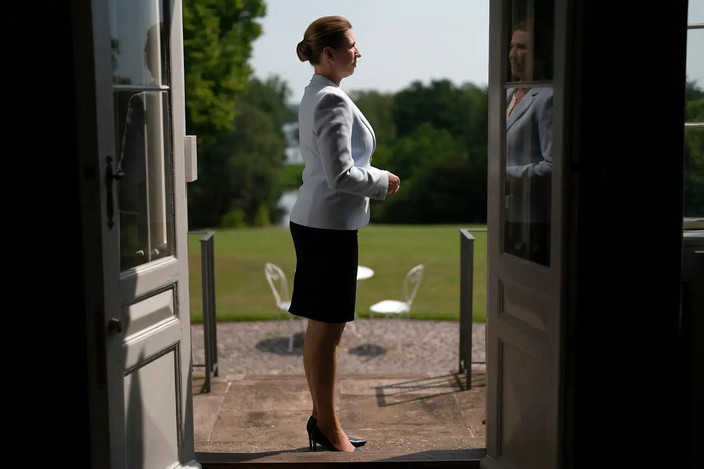 Statsminister Mette Frederiksen (S) erkender, at regeringen i sagen om aflivningen af mink har begået åbenlyse fejl, som fortjener kritik, og som skal føre til ændringer af, hvordan regeringer arbejder under kriser. Der er dog intet grundlag for en rigsretssag, mener hun.