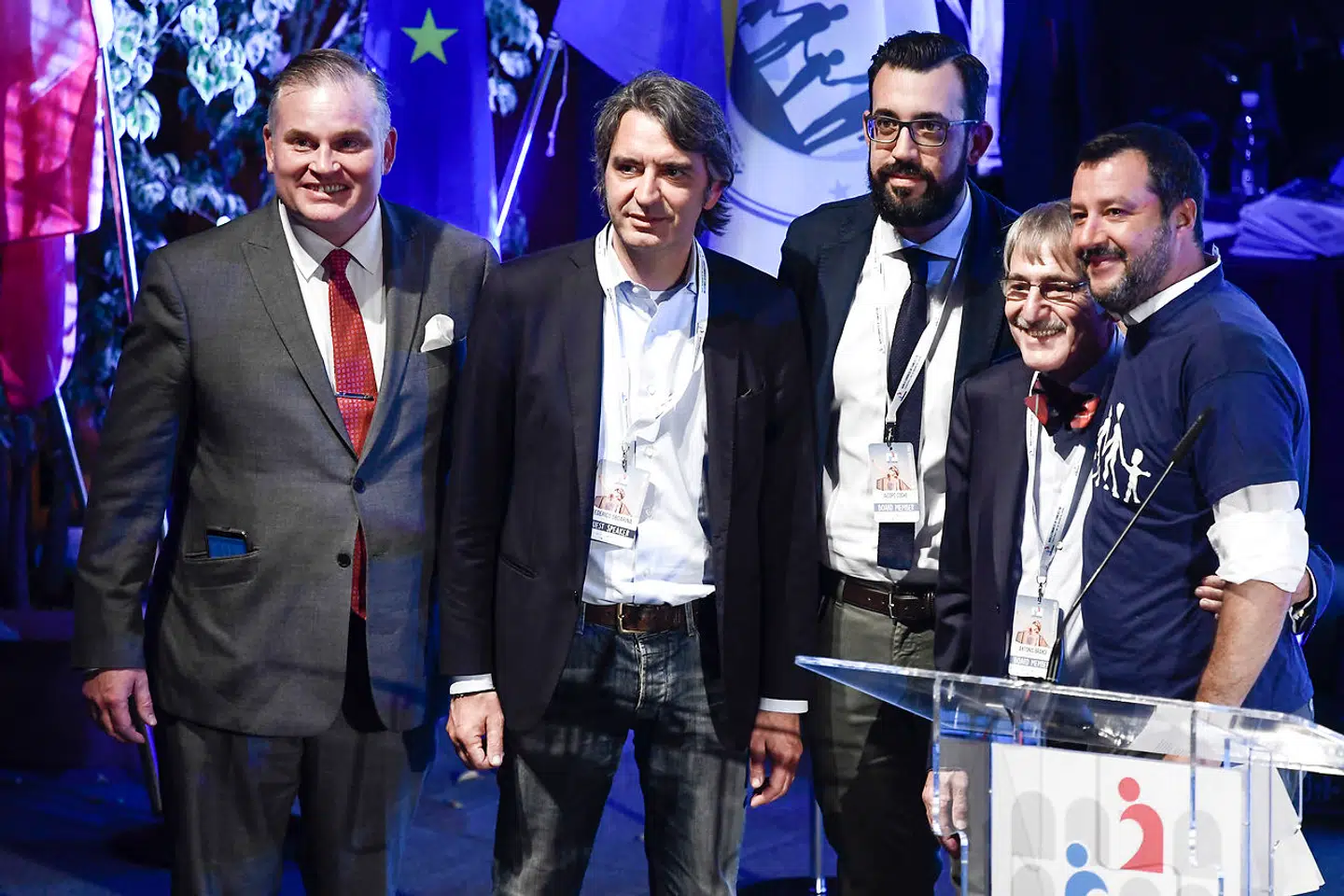 Federico Sboarina (midt i billedet) er den seneste i en række af »sheriffer« og værdikrigere, der gennem de seneste næsten 30 år har forvandlet Verona til et laboratorium for Italiens yderste højrefløj. Her er den nu tidligere borgmester fotograferet under World Congress of Families i 2019 sammen med blandt andre Lega-lederen Matteo Salvini (yderst th.)