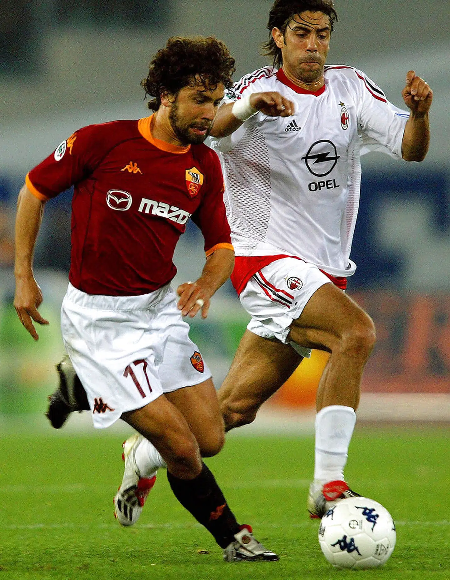 Damiano Tommasi (tv.) i sit arbejdstøj gennem ti år som midtbaneslider for AS Roma.