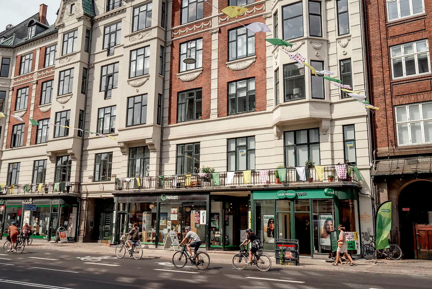 Østerbrogade hejser de små flag for Touren.