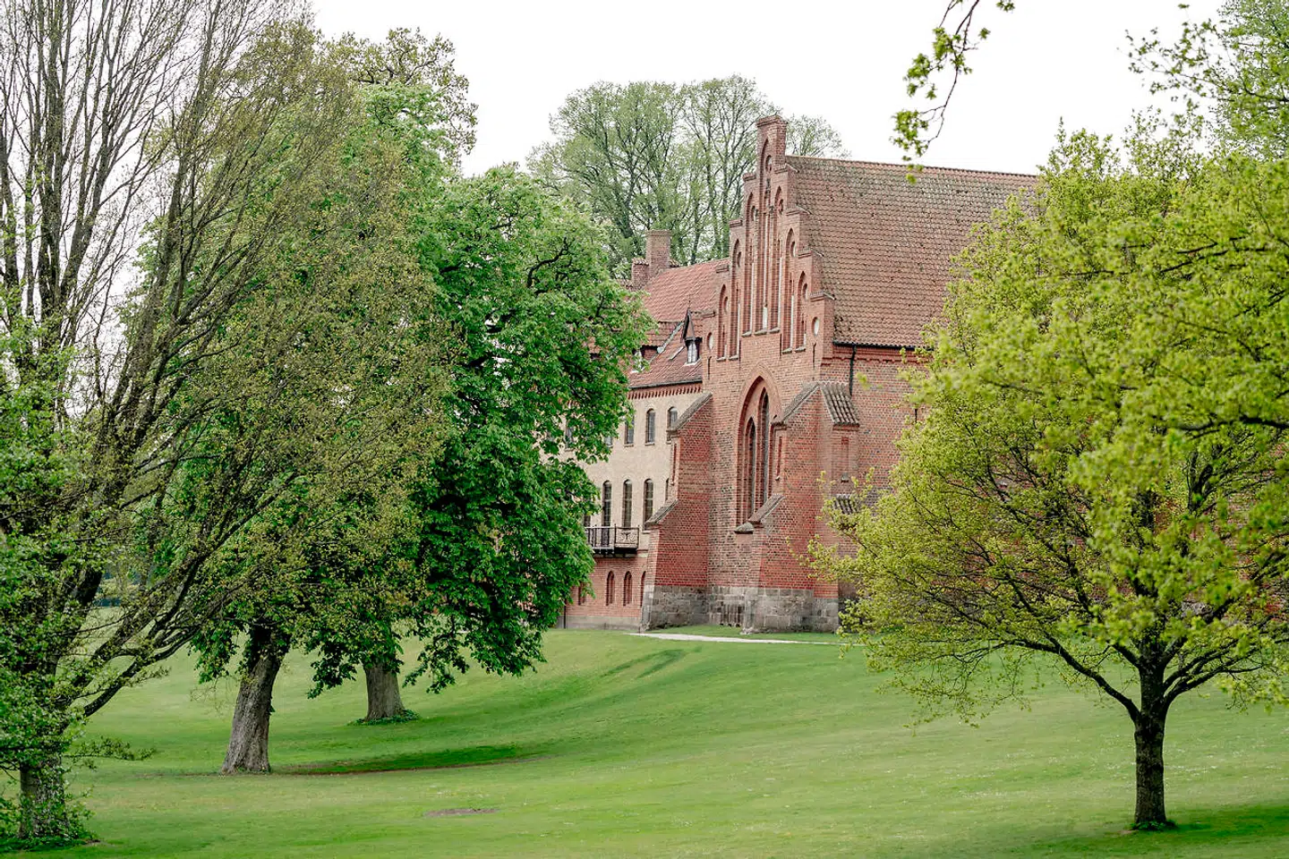 Kronprinsparret ønsker Herlufsholm held og lykke. De kongelige børns exit er et stort nederlag for kostskolens troværdighed.