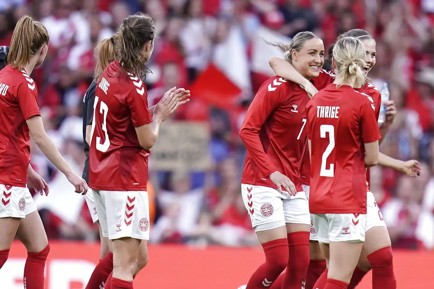 Kvinderne spillede venskabskamp mod Brasilien i Parken i København fredag 24. juni. Kvindelandsholdet har ellers normalt hjemmebane i Viborg, hvor det er mændene, der har hjemmebane i hovedstaden.