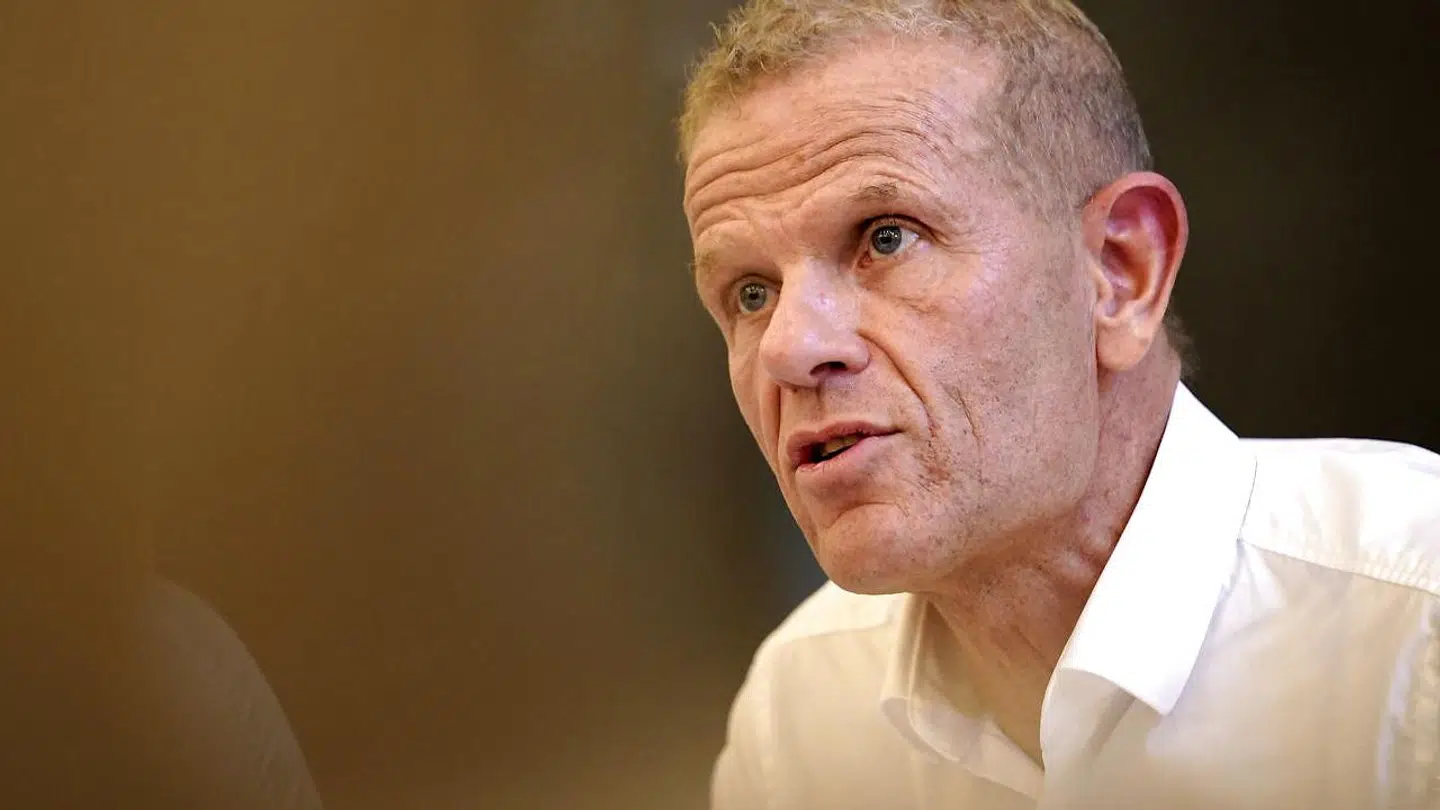 FE-chef Lars Findsen blev 8. december anholdt og sigtet for at videregive højt klassificerede oplysninger fra efterretningstjenesterne og sad varetægtsfængslet i 70 dage. 17. februar blev han løsladt af Østre Landsret, men han er fortsat sigtet for at have overtrådt straffelovens paragraf 109.