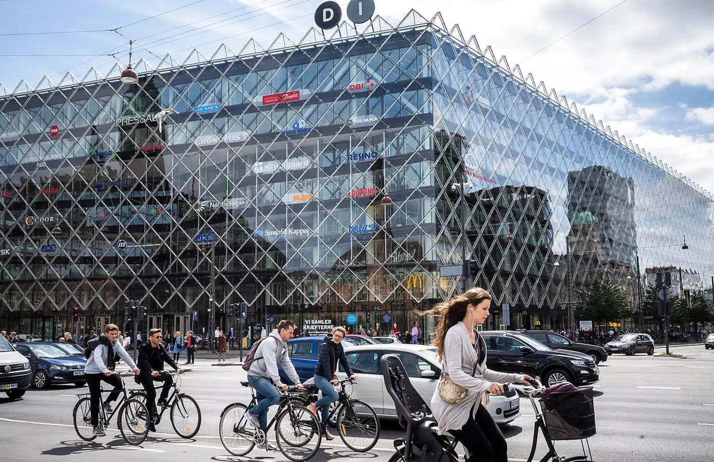 De første afspærringer til Tour de France-starten begynder i dag.