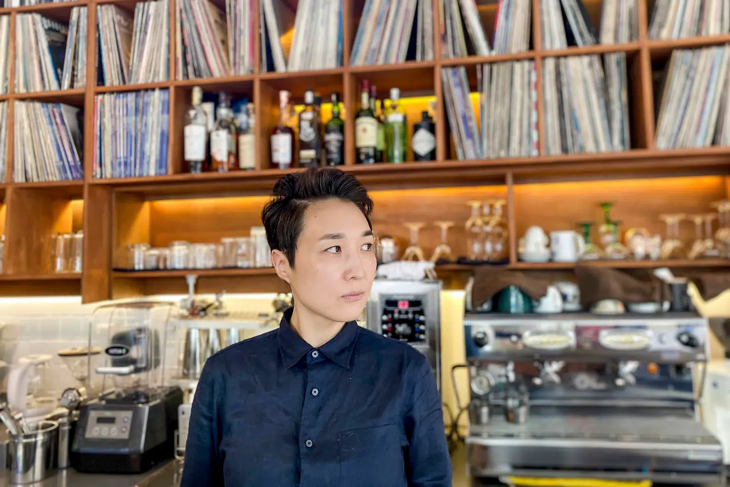 Jina Kim skrev i 2019 en bog om sine tanker om at være kvinde i Sydkorea. Det blev hendes vej til at være medstifter af Kvindernes Parti på kvindernes kampdag 8. marts 2020.