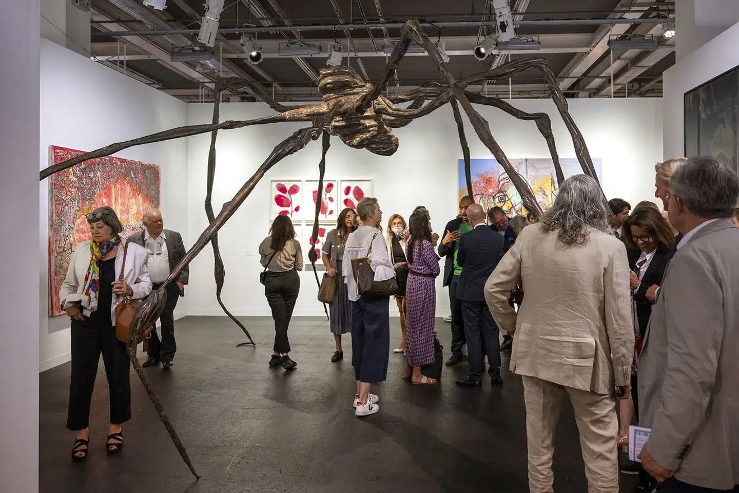 »Ledelse og kunst – alle kunstarter – hænger mere sammen, end vi umiddelbart forestiller os,« skriver Karen Bro. Hun besøgte den netop overståede kunstmesse i Basel, hvor denne edderkoppeskulptur af den afdøde kunstner Louise Bourgeois blev solgt for 40 millioner dollar.