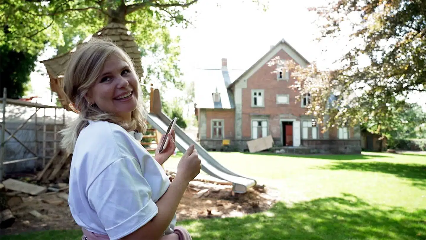 Sofie Linde kæmper en brav kamp for at renovere et faldefærdigt hus i programmet "Linde på Langeland" på TV 2.