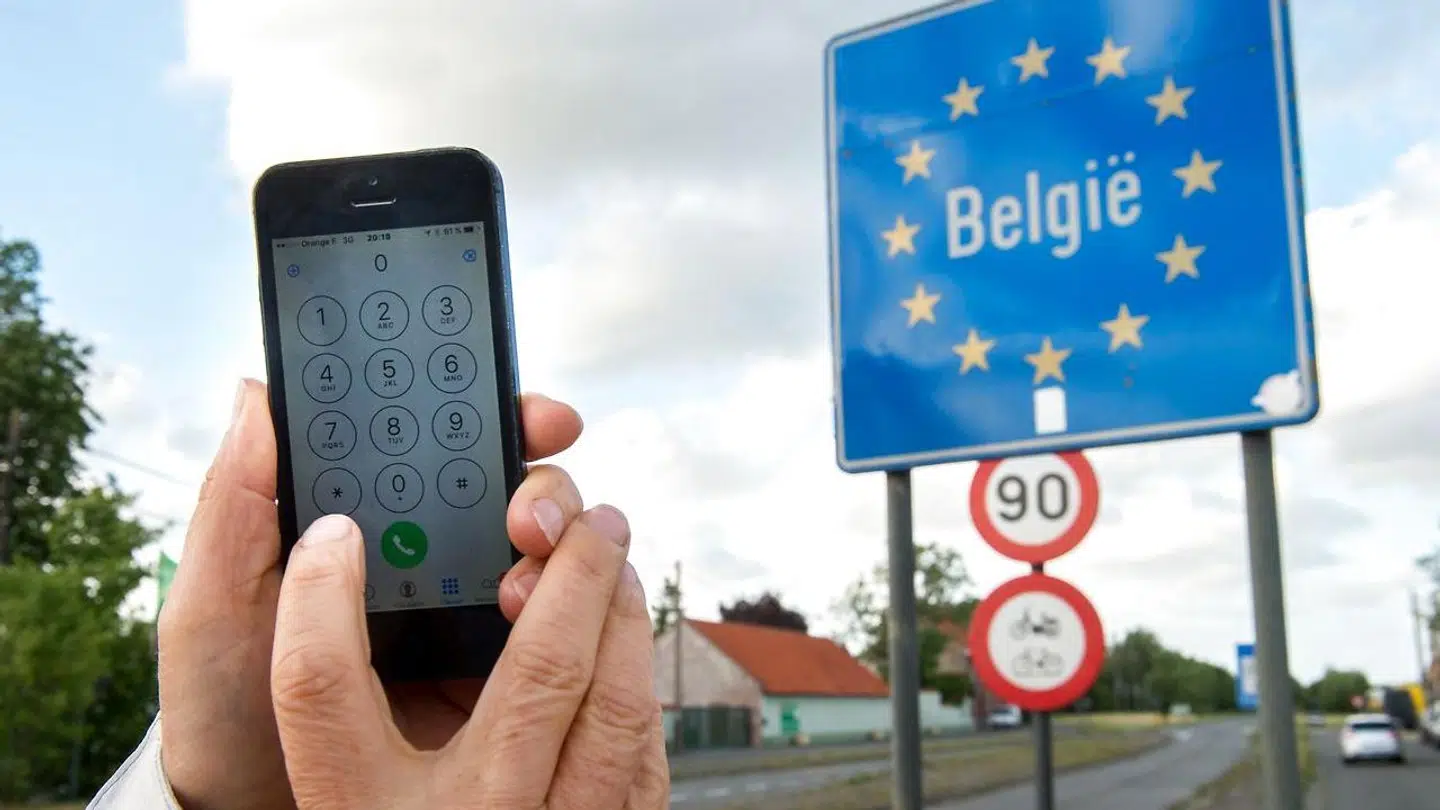 Mange ventes i år igen at tage til udlandet på sommerferie. Men man gør klogt i fortsat at sikre sig, at mobilregningen ikke løber løbsk.