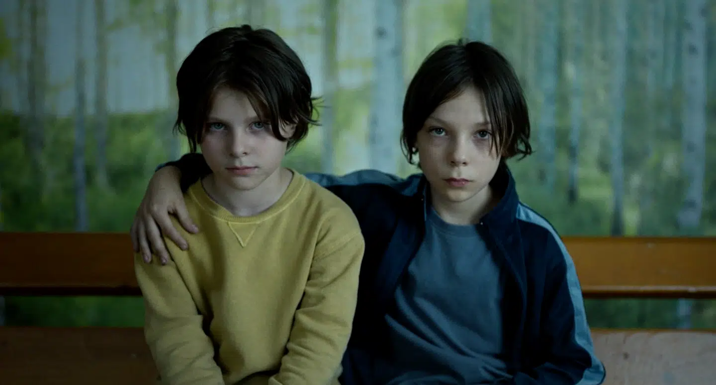 Maya Vanderbeque (tv.) bærer hele filmen på sine små skuldre.