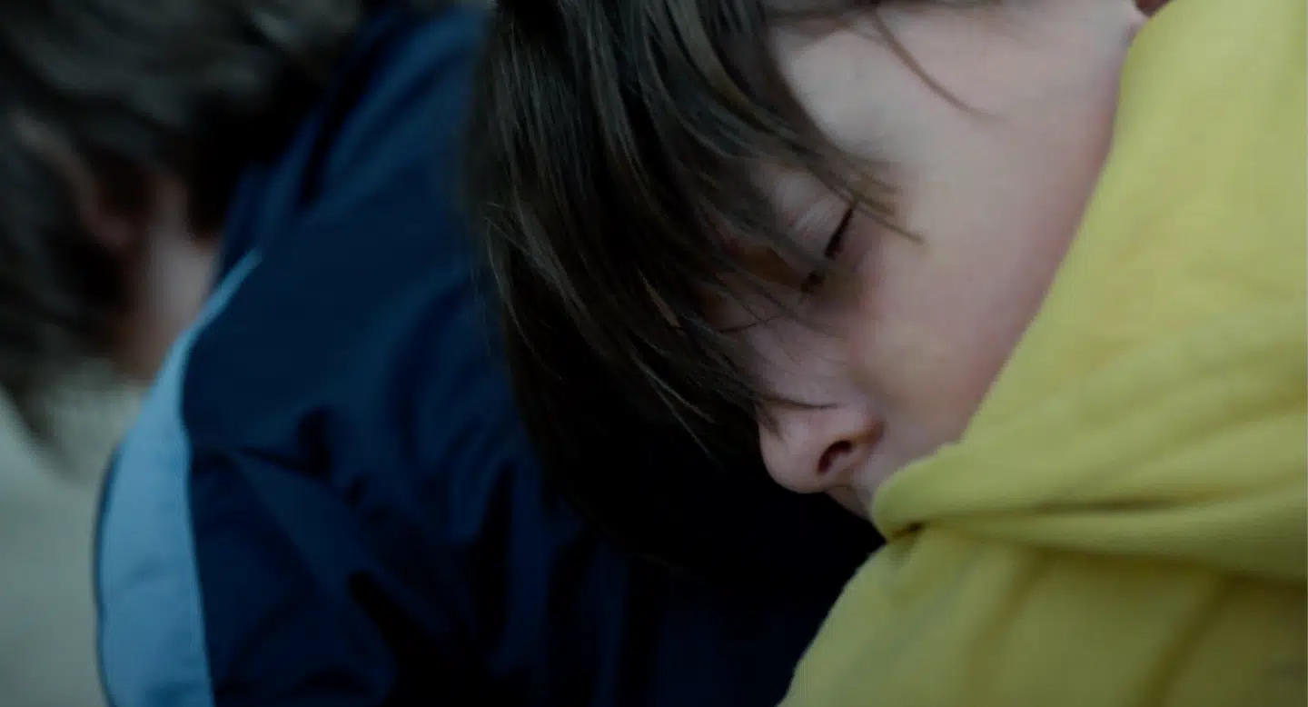 Det er helt umuligt ikke at blive berørt af belgiske Laura Wandels stærke debutfilm.