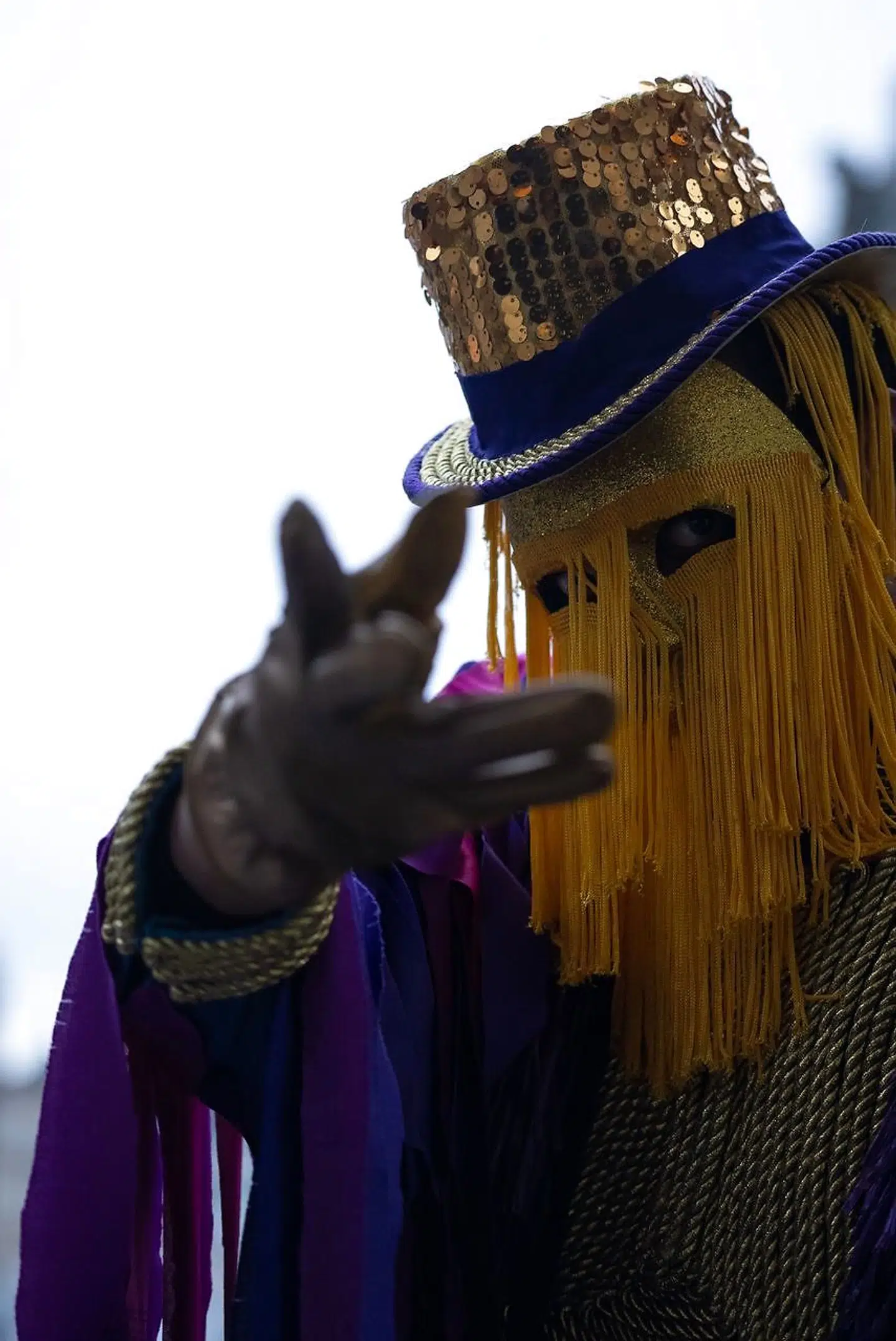 Jeanette Ehlers Moko Jumbie-figur, hentet fra et afrikansk-caribisk sagn, har en både healende og frygtindgydende energi – navnlig når den giver Hans Egede ved Marmorkirken sit kølige blik.