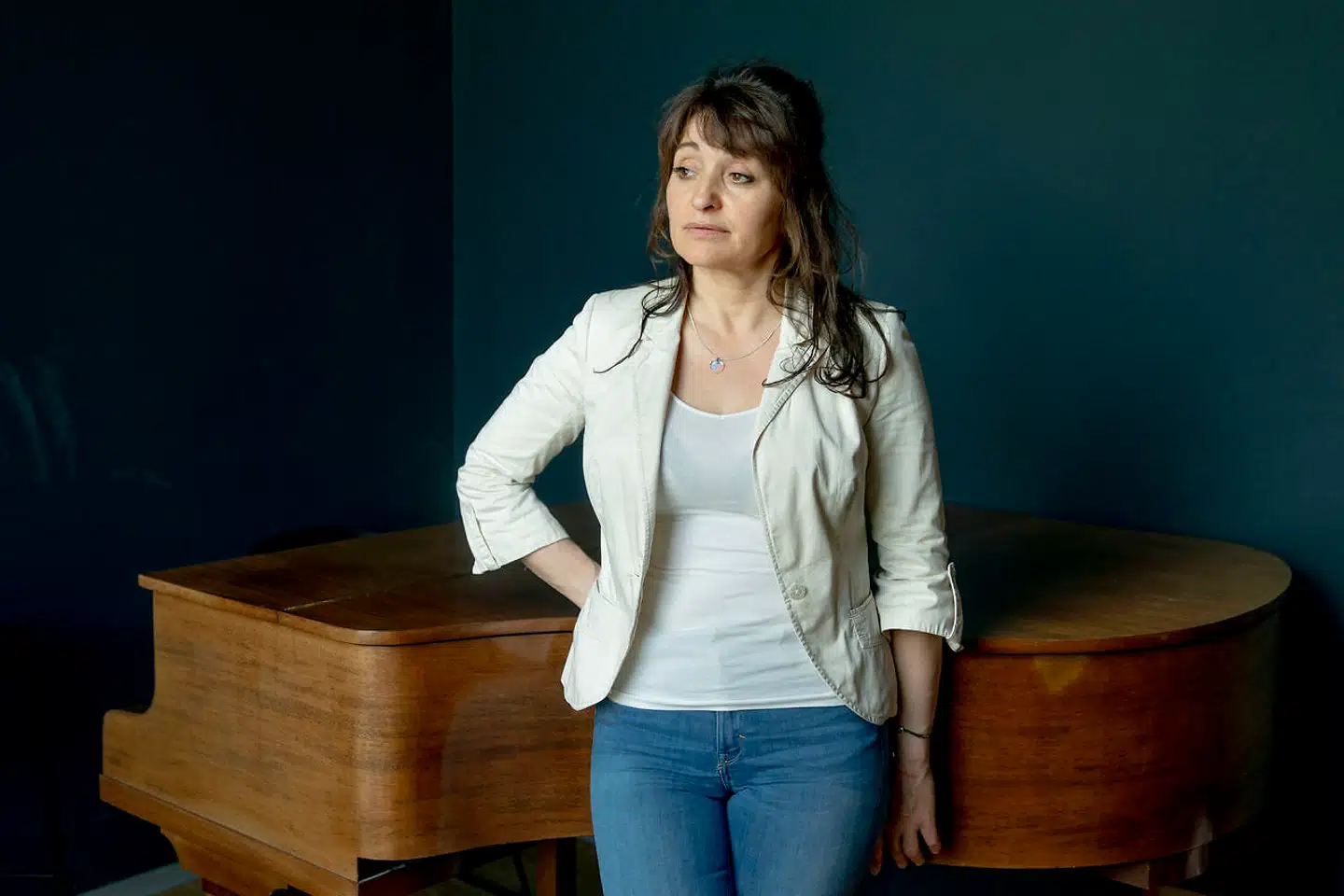 46-årige Nina Nykonovych har boet på Cabinn Hotel, siden hun kom til Danmark 10. marts. Hun er træt af at vente og ønsker at komme videre med sit liv i Danmark.