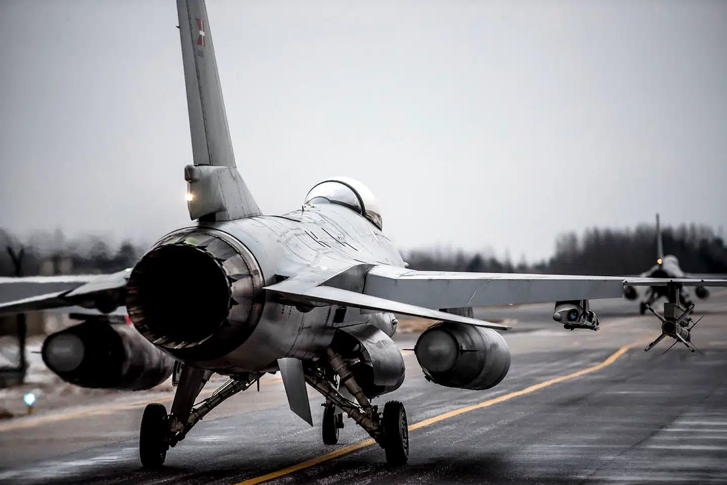 Trods mere end fire årtier på bagen hæves pensionsalderen endnu en gang for de danske F-16-kampfly.