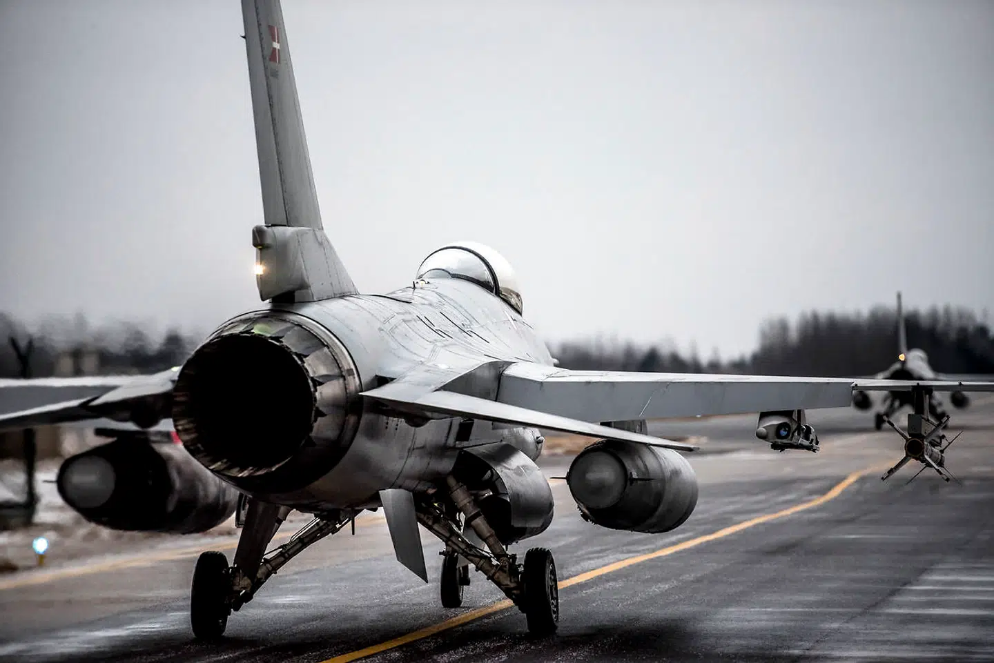 Trods mere end fire årtier på bagen hæves pensionsalderen endnu en gang for de danske F-16-kampfly.