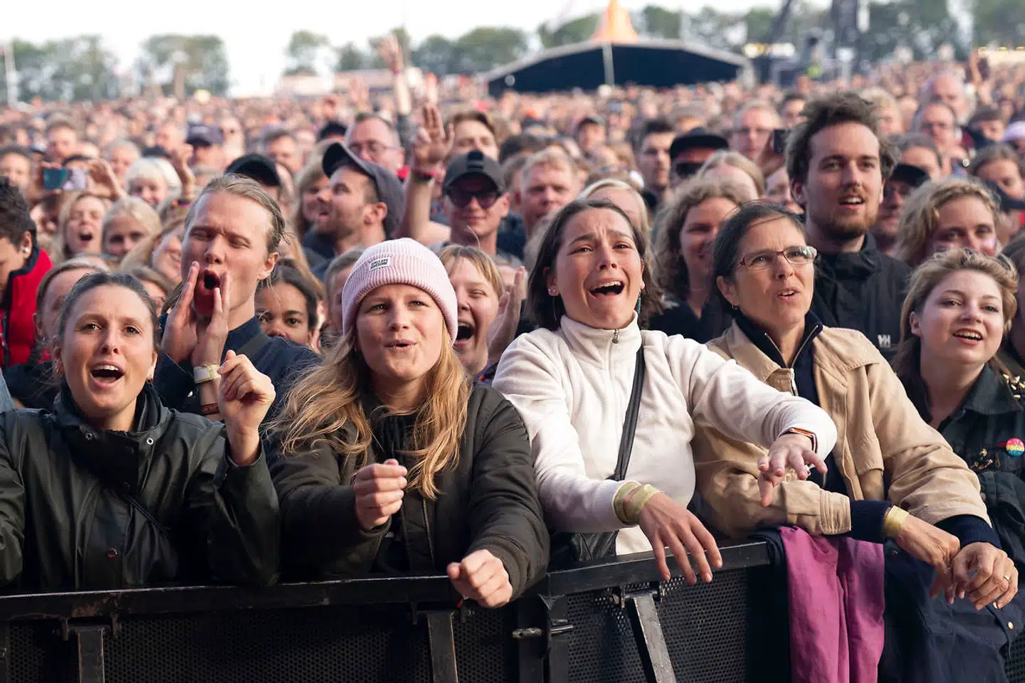 Der er ikke længe til, at Roskilde Festival igen åbner for titusindvis af gæster efter flere år med aflysninger på grund af coronapandemien. I år står Vejdirektoratet dog over for en særlig udfordring, når Tour de France-rytterne tørner igennem byen samtidig på festivalens sidste dag. (arkiv)