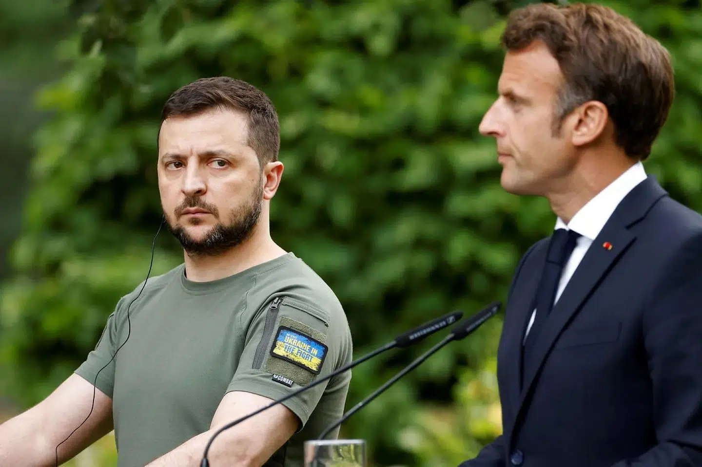»Det er imidlertid ikke kun europæerne, der vakler i forsvaret for Ukraine, men også regeringslederne. Den franske præsident Emmanuel Macron har ifølge den ukrainske præsident Volodymyr Zelenskyy presset på for en fredsaftale, der skal forhindre et ansigtstab for den russiske præsident Vladimir Putin,« skriver Christian Foldager.