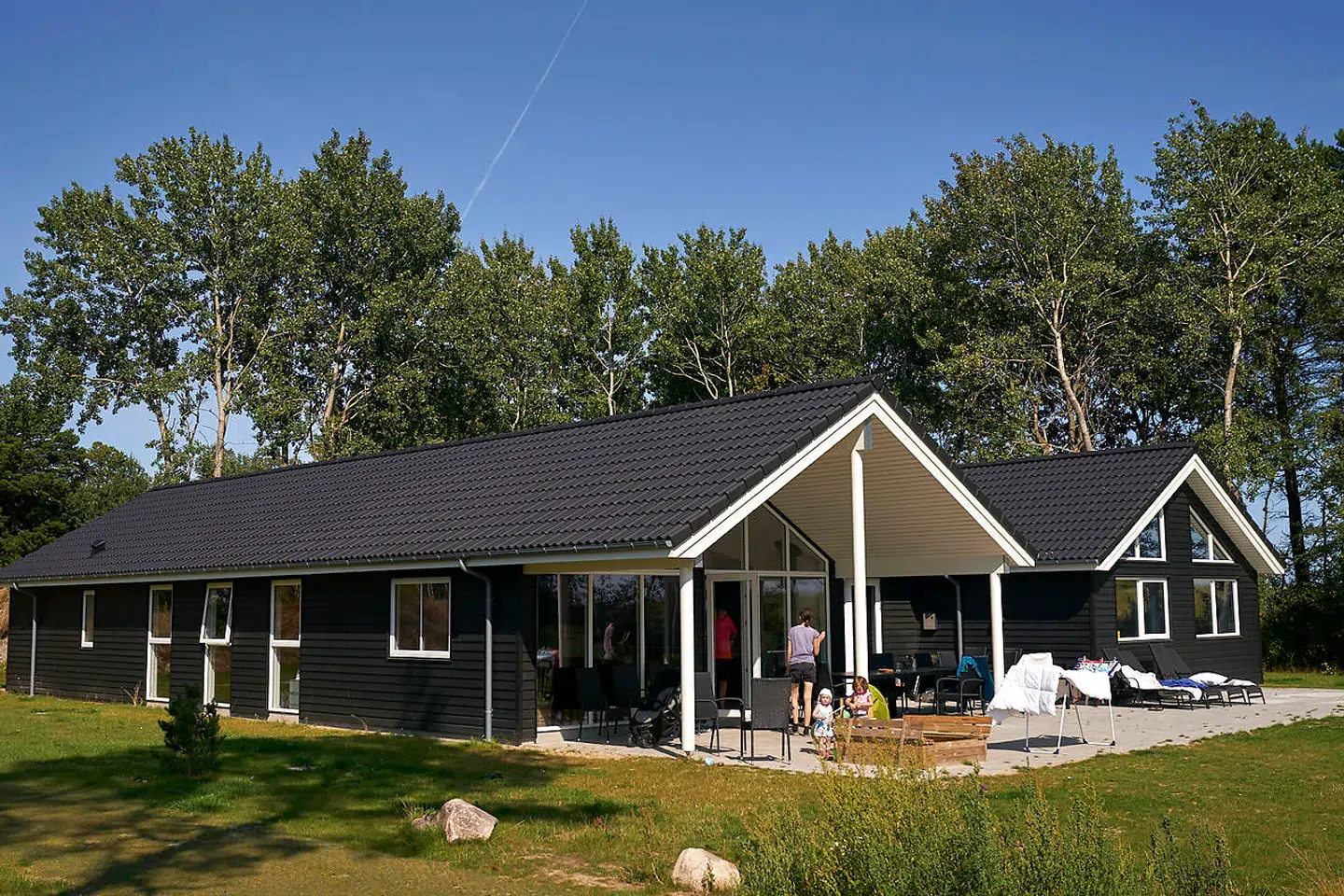 Nye sommerhuse i Marienlyst opført af virksomheden Scanlux, der har opført store sommerhuse flere steder i landet.